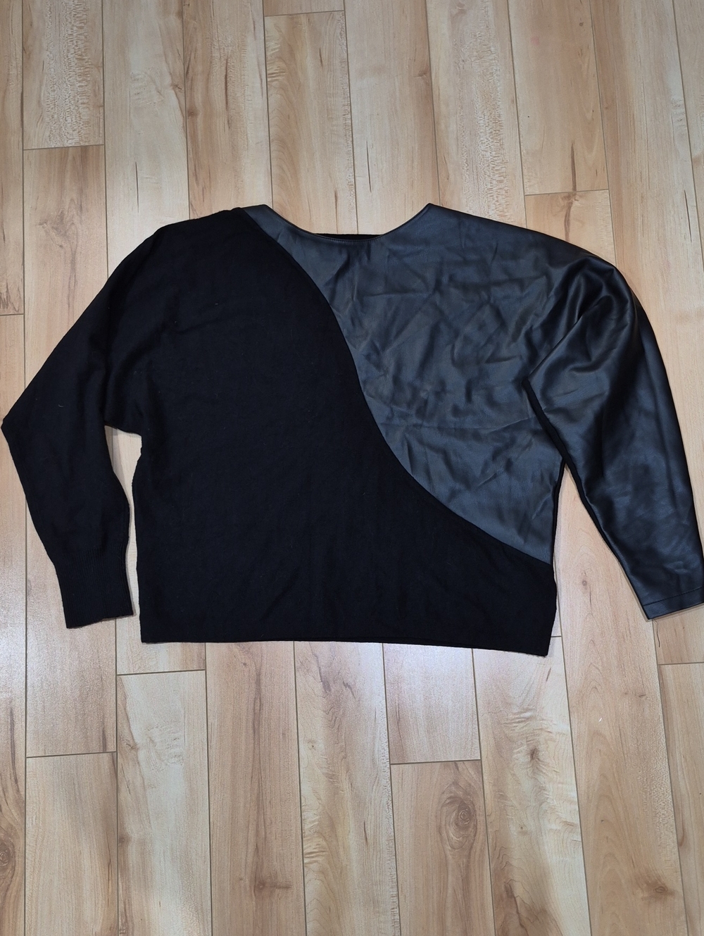 Sioni Women's Size Large Black Mixed-Media Crewneck Sweater